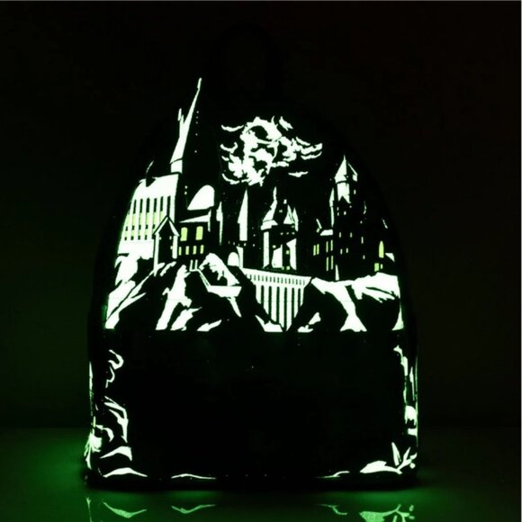 EXCLLUSIVE Loungefly Harry Potter Glow in the Dark Battle of Hogwarts Lenticular - Picture 12 of 12